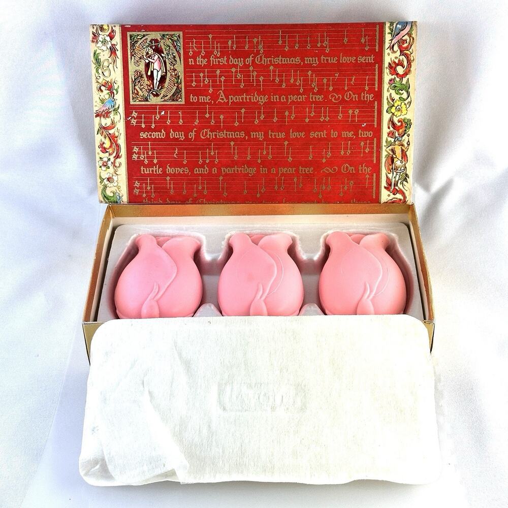 VTG Avon Touch of Roses 3 Perfumed Soap Bars Still in Box 1970's Christmas Box